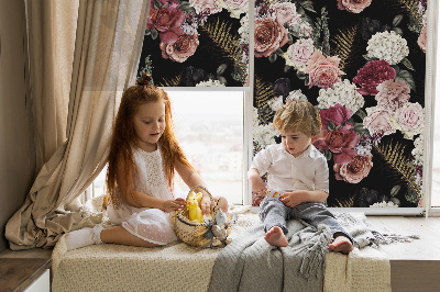 Store intérieur avec un bouquet de roses