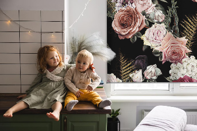 Store intérieur avec un bouquet de roses