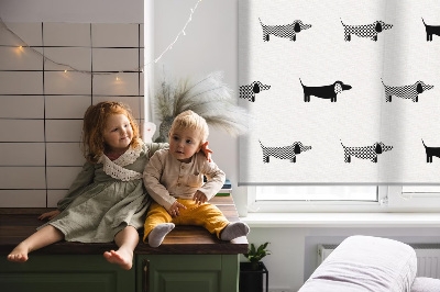 Store intérieur fenêtre avec motif de chiens dessinés