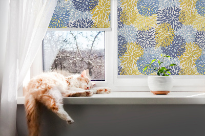 Store intérieur avec des plantes peintes