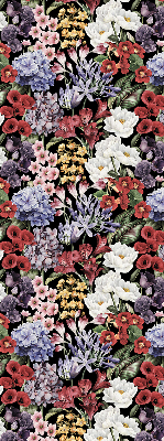 Store intérieur fenêtre avec fleurs colorées
