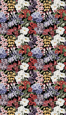Store intérieur fenêtre avec fleurs colorées