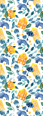 Maisons jaunes avec des plantes bleues