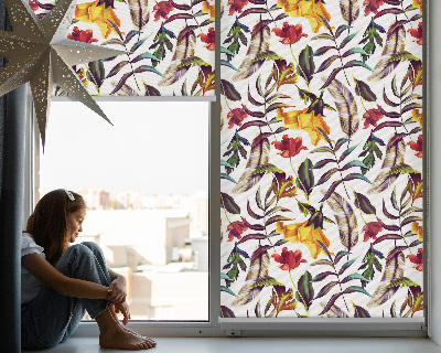 Store intérieur fenêtre avec fleurs colorées