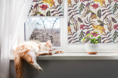 Store intérieur fenêtre avec fleurs colorées