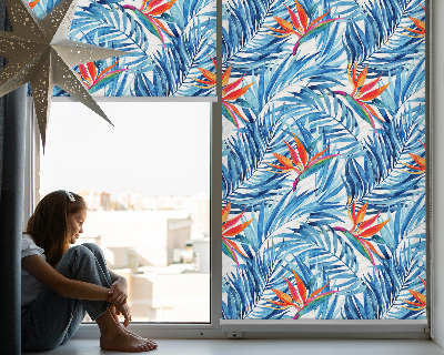 Store intérieur fenêtre feuilles bleues