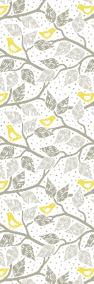 Store intérieur fenêtre avec des oiseaux jaunes sur des branches grises