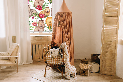 Store intérieur des chiens parmi les fleurs