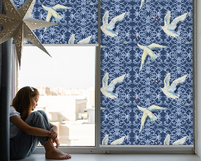 Store intérieur avec motif de hérons