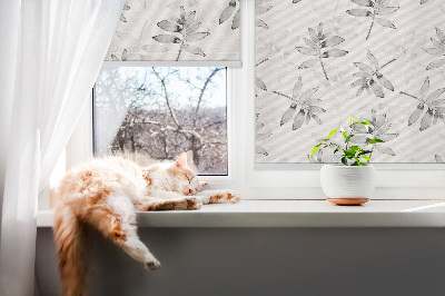 Store intérieur fenêtre aux feuilles grises esquissées