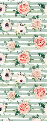 Store intérieur avec des roses sur des rayures horizontales vertes