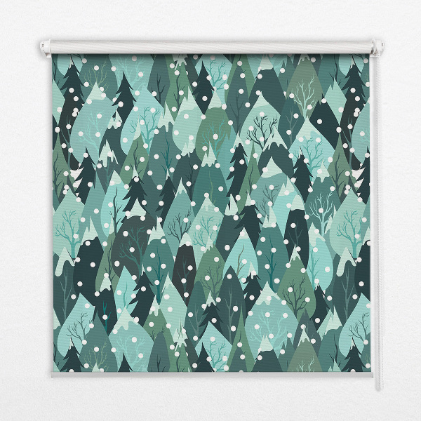 Store intérieur fenêtre avec motif forêt et neige tombante