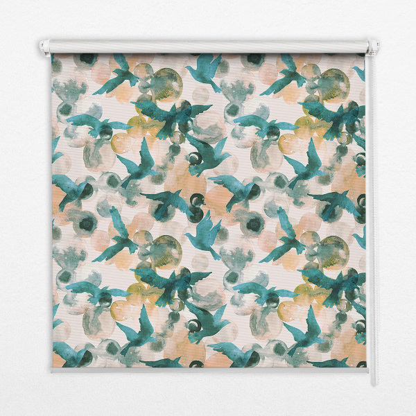 Store intérieur avec oiseaux et motifs colorés
