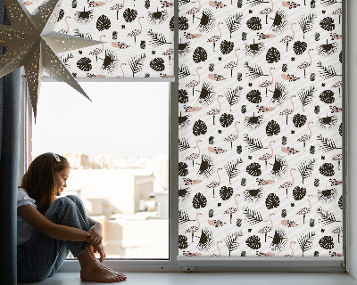 Store intérieur avec flamants roses et feuilles