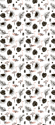 Store intérieur avec flamants roses et feuilles