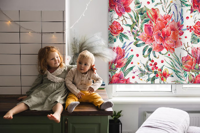 Store intérieur avec fleurs rouges