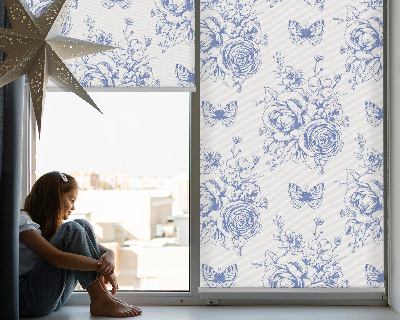 Store enrouleur à fleurs bleues et papillons