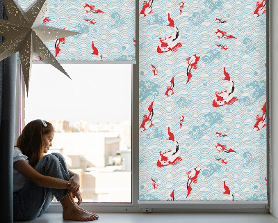 Store intérieur avec poissons dans l'eau