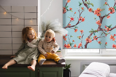 Store intérieur fenêtre boutons de fleurs d'arbres
