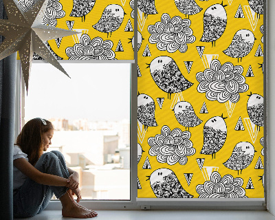 Store intérieur fenêtre avec oiseaux