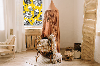 Store intérieur fenêtre avec oiseaux