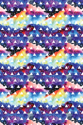 Store intérieur fenêtre avec triangles blancs sur fond coloré
