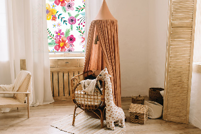 Store intérieur fenêtre avec fleurs peintes