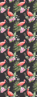 Store intérieur fenêtre avec flamants roses sur les plantes