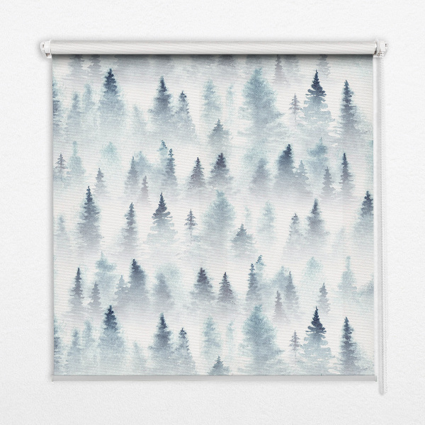 Store intérieur fenêtre dans la forêt dans le brouillard