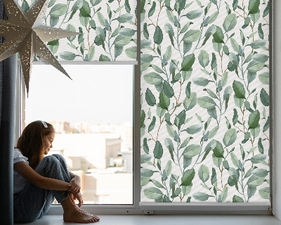 Store intérieur avec feuilles sur les brindilles