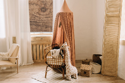Store intérieur fenêtre en bois foncé