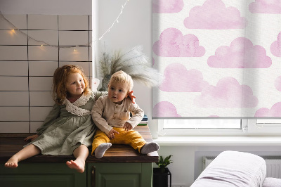 Store intérieur fenêtre avec motif de nuages roses