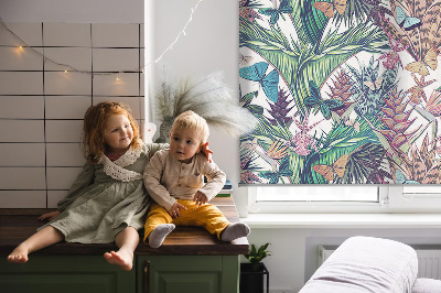 Store intérieur à papillons sur les fleurs