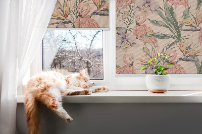 Store intérieur avec flamants roses et fleurs