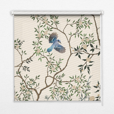 Store intérieur fenêtre avec motif d'oiseaux sur un arbre
