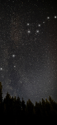 Store intérieur décoré avec des étoiles dans le ciel