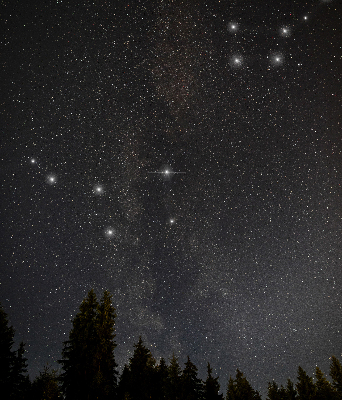 Store intérieur décoré avec des étoiles dans le ciel