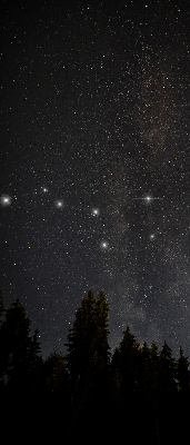 Store intérieur décoré avec des étoiles dans le ciel