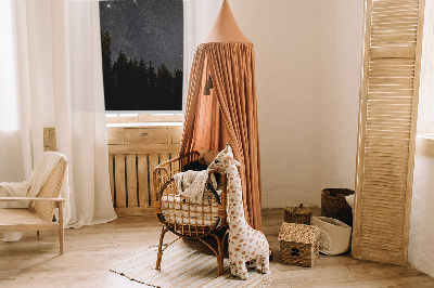 Store intérieur décoré avec des étoiles dans le ciel