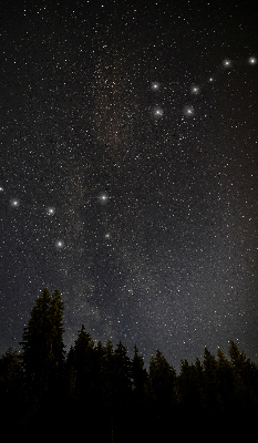 Store intérieur décoré avec des étoiles dans le ciel