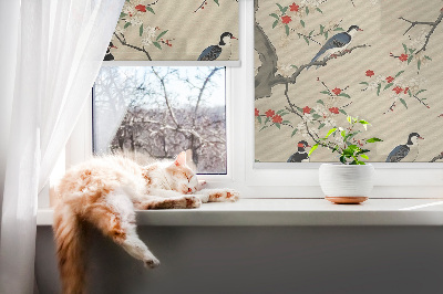 Store enrouleur avec motif d'oiseaux sur un arbre