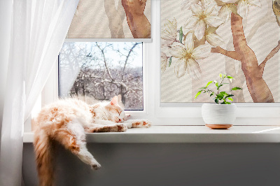 Store enrouleur oiseaux sur un arbre fleuri
