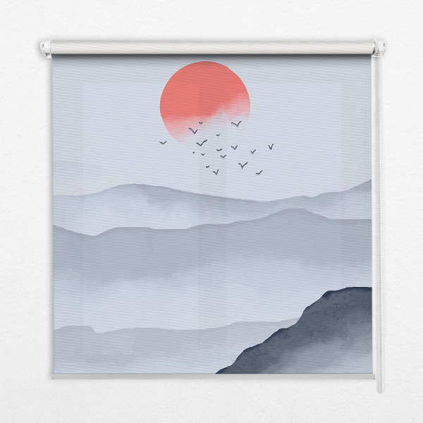 Store intérieur fenêtre montagnes dans le brouillard