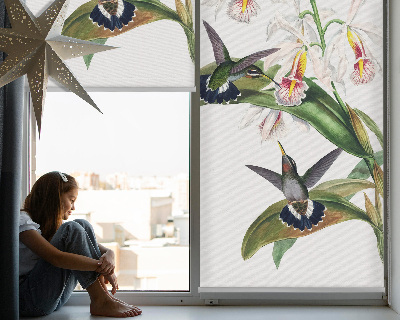 Store enrouleur avec motif d’oiseaux sur une fleur
