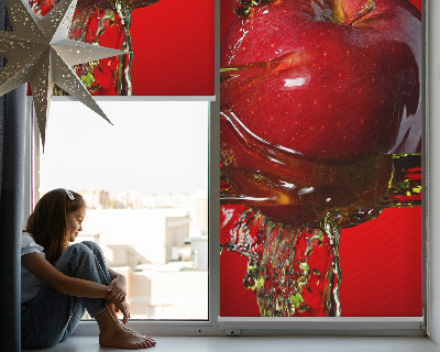 Store enrouleur occultant pomme rouge dans les profondeurs