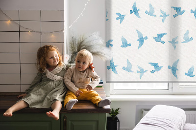 Store occultant fenêtre avec des oiseaux bleus