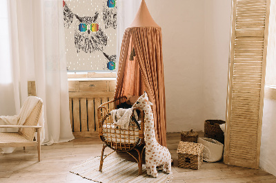 Store fenêtre intérieur avec des hiboux dans des lunettes colorées