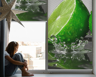 Store fenêtre intérieur dans des tons de citrons verts
