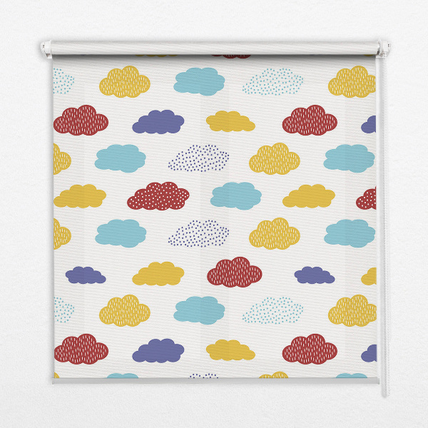 Store enrouleur occultant avec motif de nuages colorés