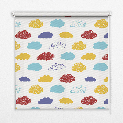 Store enrouleur occultant avec motif de nuages colorés